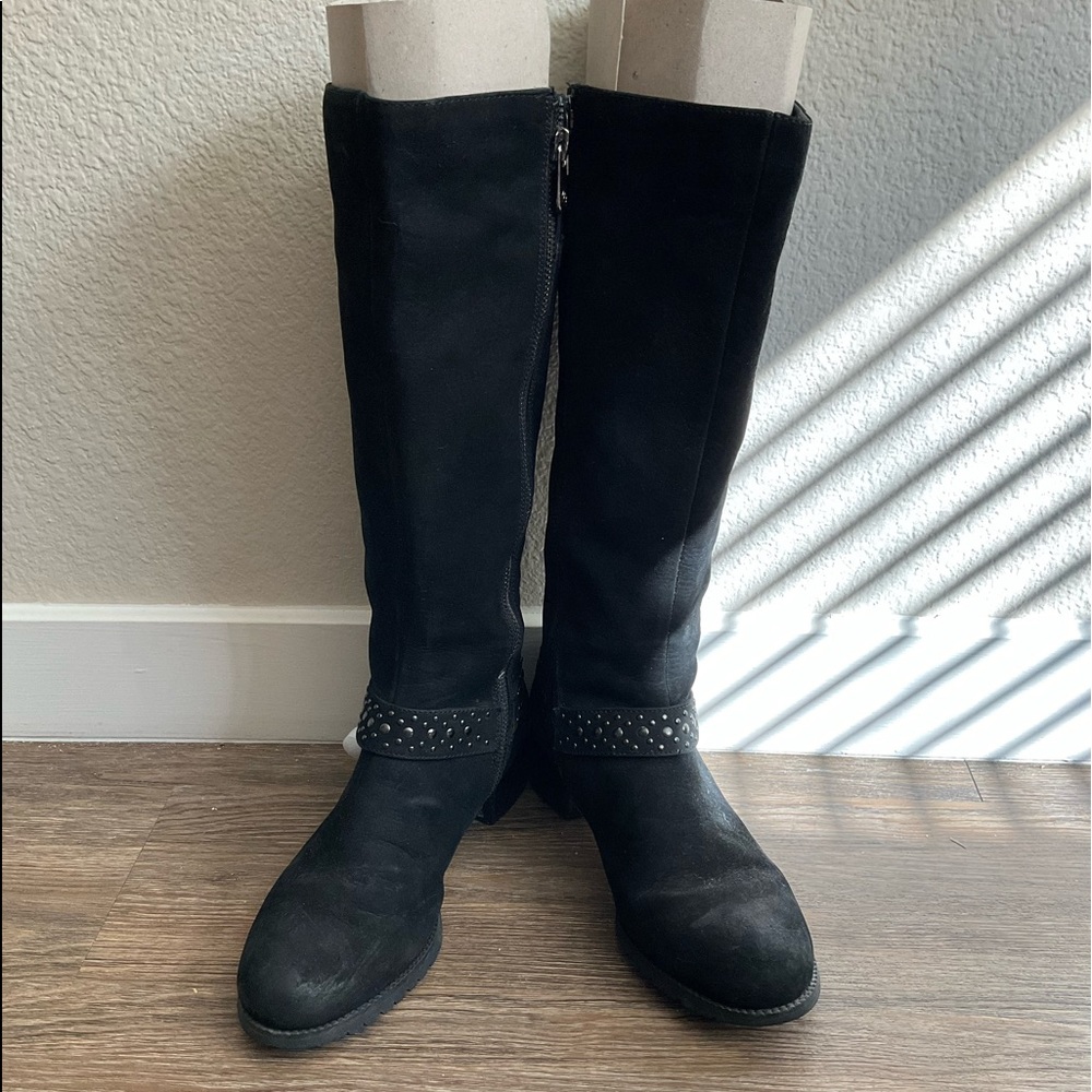 adrienne vittadini suede boots
